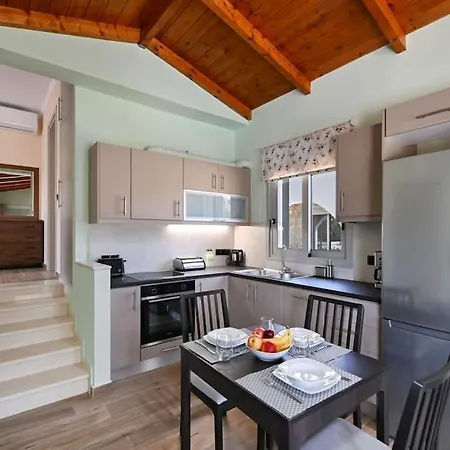 Small Halipoma Odysseas Into Town Close Вилла