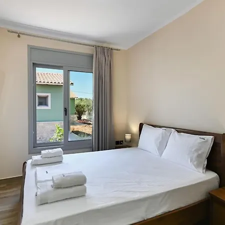 Small Halipoma Odysseas Into Town Close Villa Lefkada City