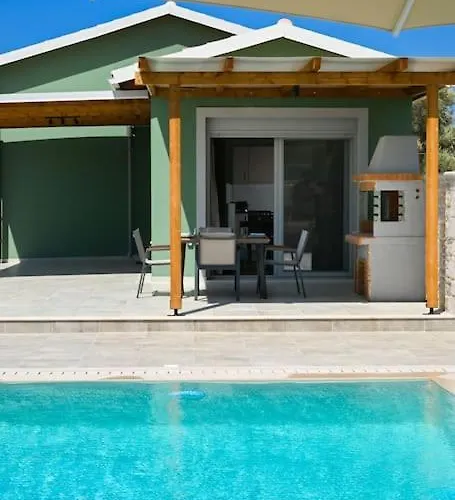 Small Halipoma Odysseas Into Town Close וילה *